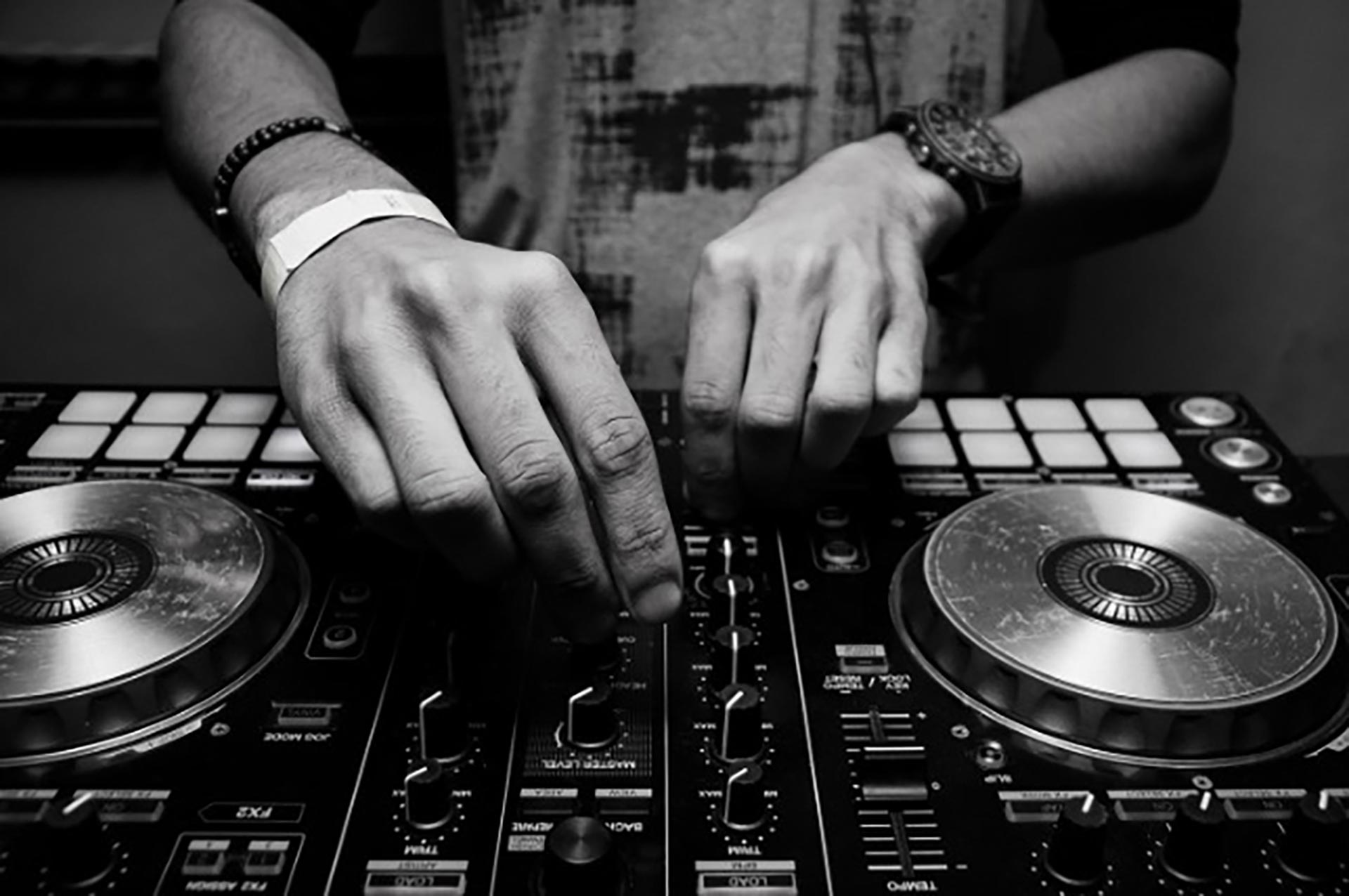 10 Beginner DJ Tips - Advice for Beginners