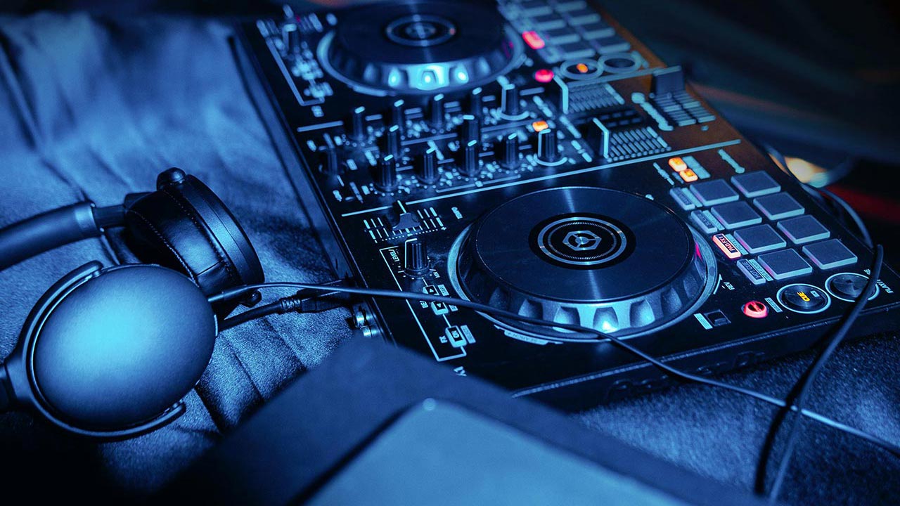 How to Confidently Make The Jump From DJ Controller to Club Equipment